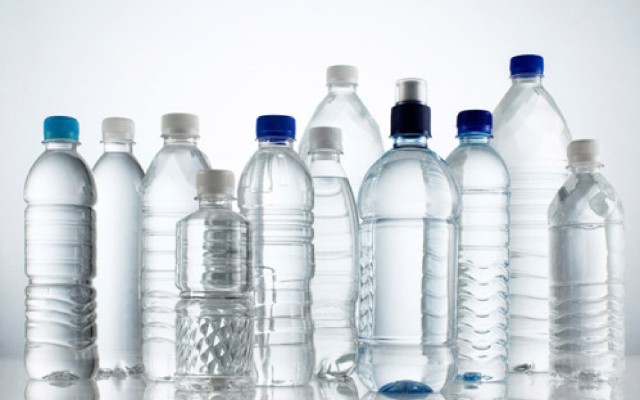 Bu ölkə plastik su butulkalarını qadağan edir