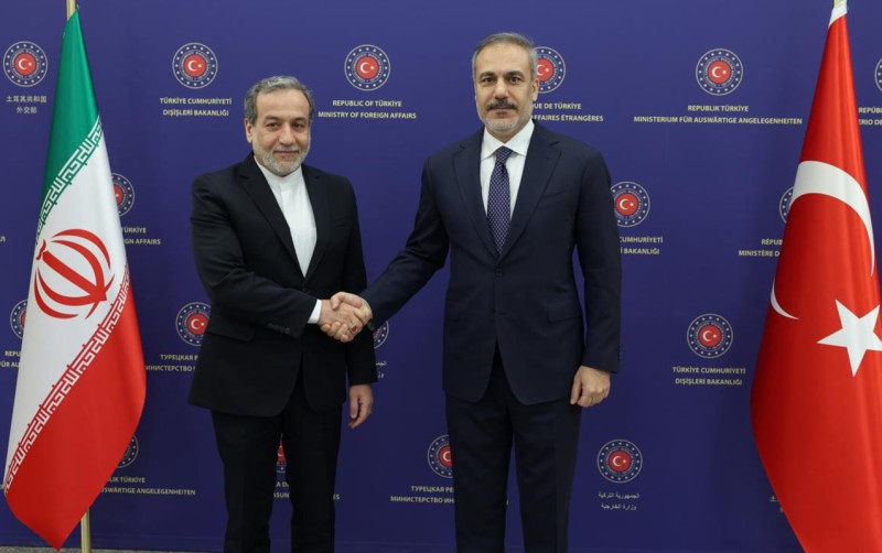 Hakan Fidan Əraqçi ilə danışdı