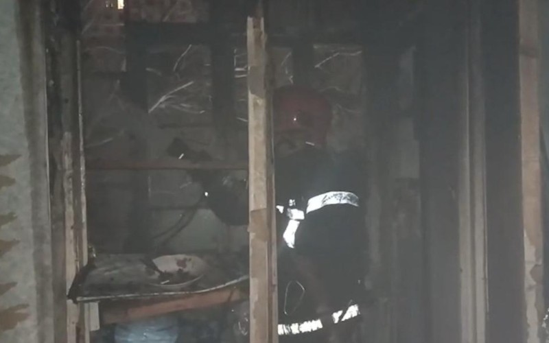 Bakıda binadakı yanğın söndürüldü - YENİLƏNİB + VİDEO