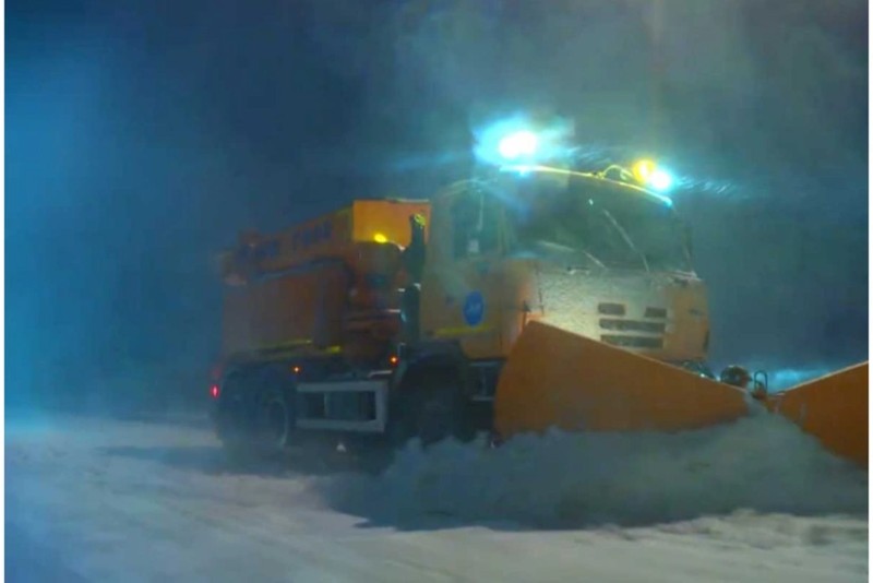 Yollar qar və buzdan təmizlənib - VİDEO
