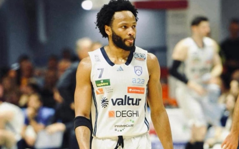 Neftçidə bir transfer, iki ayrılıq