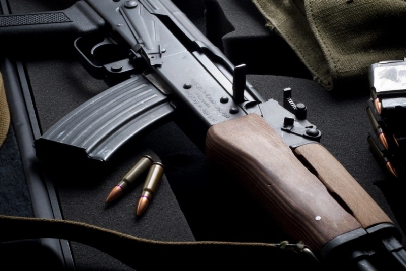 10 avtomat, 4 qumbara aşkarlandı