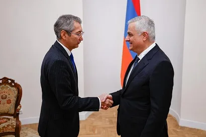 Qriqoryan Qazaxıstan səfiri ilə ticarət məsələlərini müzakirə etdi