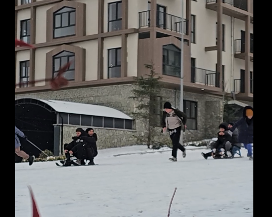 Kəlbəcərdə uşaqlar üçün xizək əyləncəsi - VİDEO