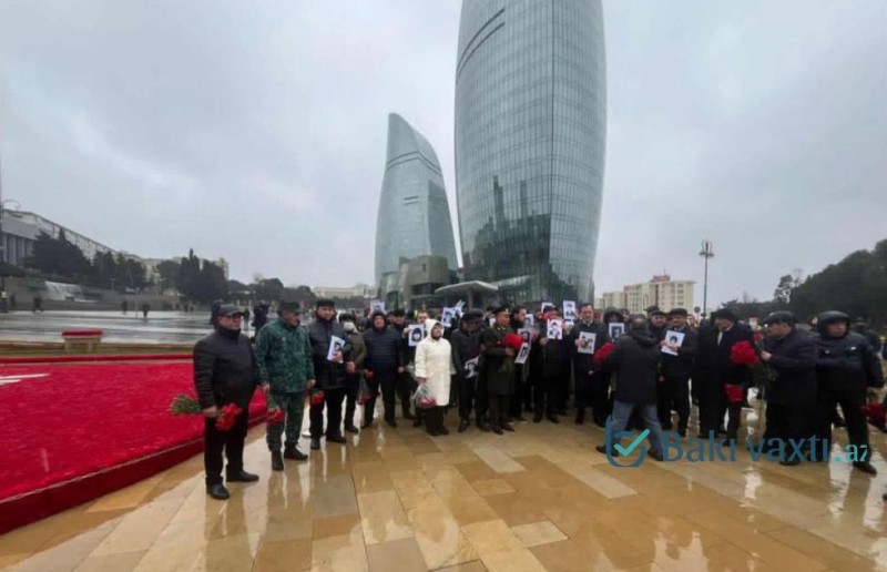 Müharibə veteranları Şəhidlər xiyabanını ziyarət etdi - FOTO