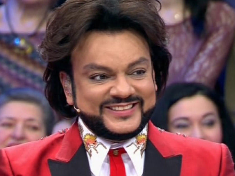 Səhhətinə görə səhnədən uzaqlaşdı