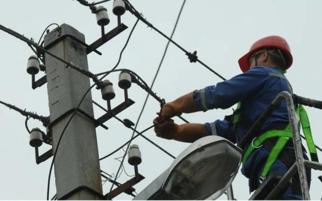 “Azərişıq” elektrik enerjisinin verilişinin bərpası üçün fasiləsiz işləyir - VİDEO