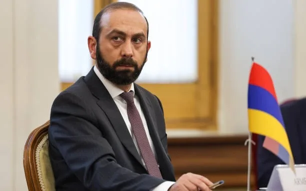 "Münasibətlərin normallaşması üçtərəfli proses deyil" - Mirzoyan