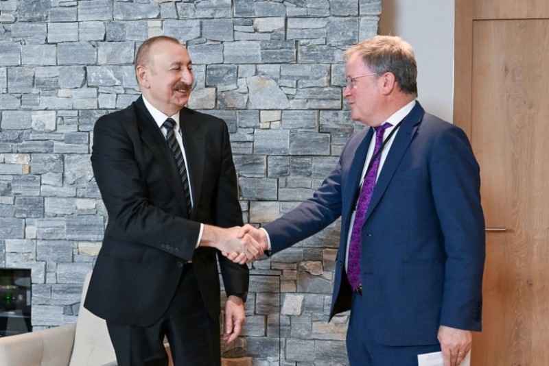 İlham Əliyev Davosda Vitol şirkətinin baş icraçı direktoru ilə görüşüb - FOTOLAR