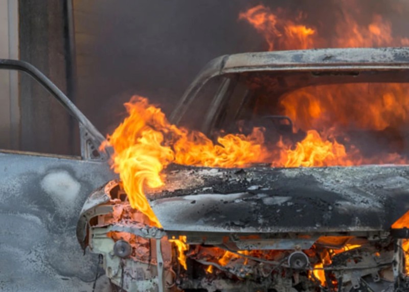 Mingəçevirdə maşın yandı - FOTOLAR