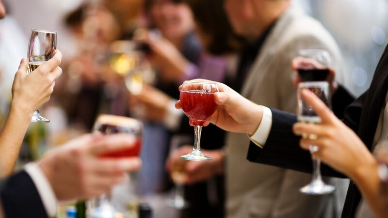 Ad günü məclisində hesab üstündə dava düşdü