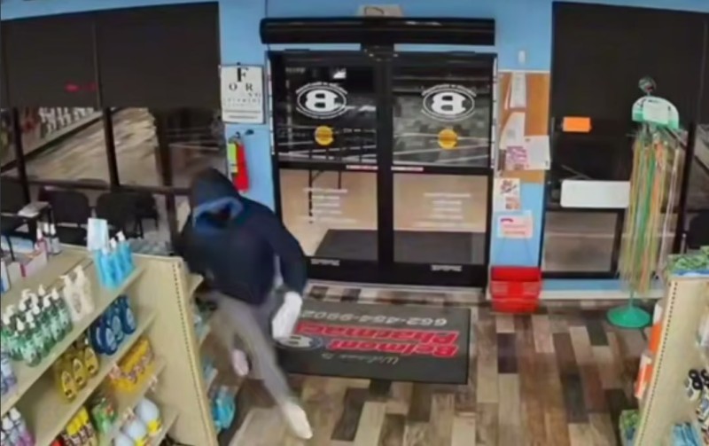 Aptekdən film kimi oğurluq – ANBAAN VİDEO