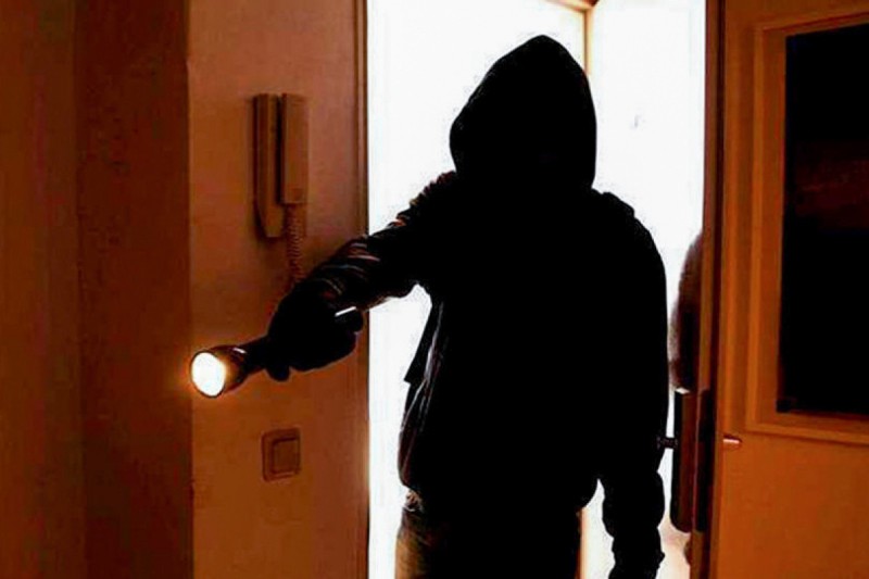 Xırdalanda marketdən 7 min manatlıq oğurluq olub