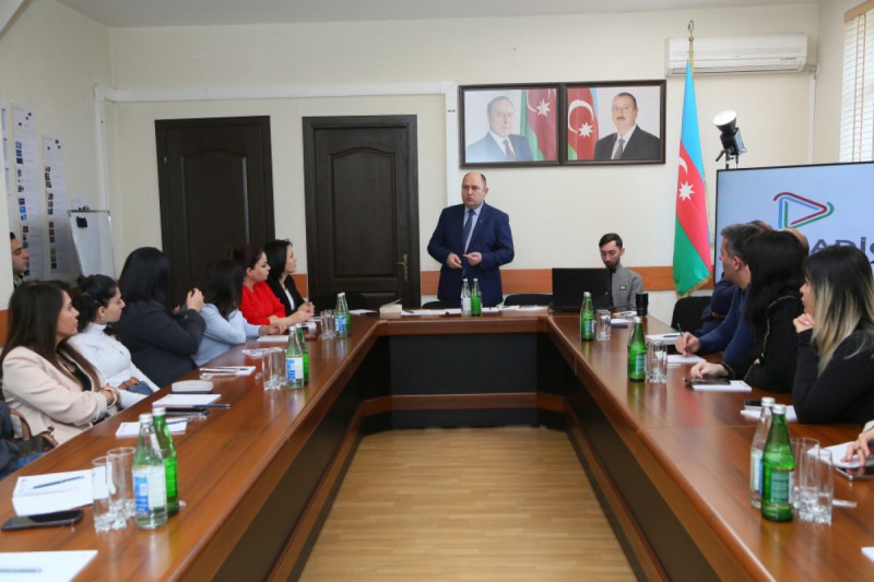 “Mediada Azərbaycan dili” mövzusunda növbəti təlim keçirildi