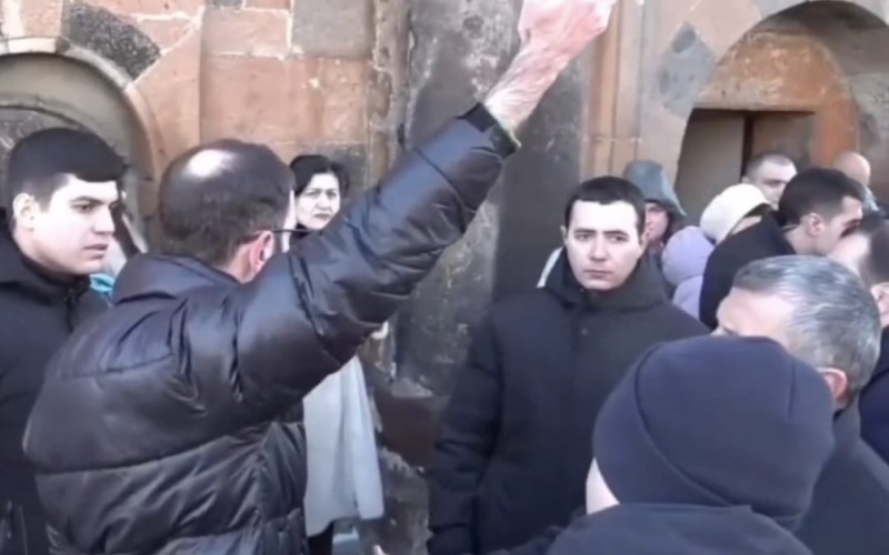 Estoniyada Ermənistan baş nazirinə “Noldu Paşinyan” etirazı - VİDEO