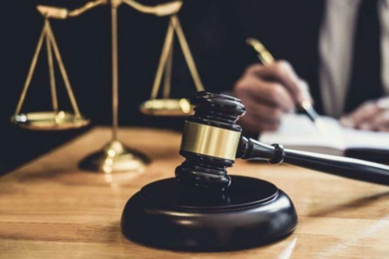 Qardaşı oğlunu qətlə yetirən şəxsin məhkəməsi başladı