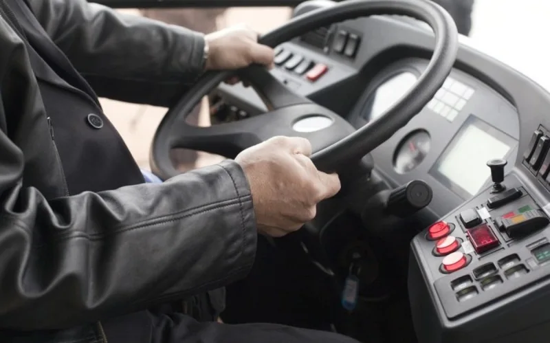 Avtobus sürücüsü küçədə döyüldü