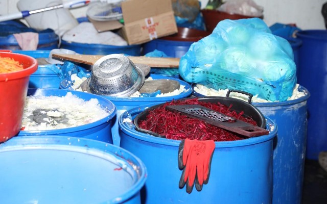 Açıq satılan kələm turşusu ilə bağlı araşdırma aparılır - VİDEO