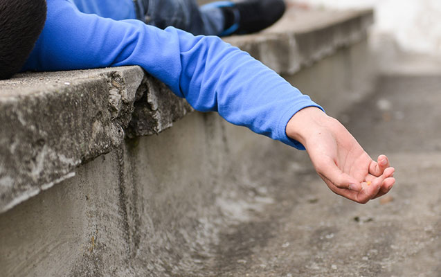 28 yaşlı satıcı işlədiyi mağazada öldü