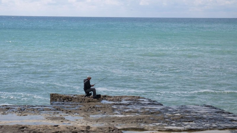 Xəzər geri çəkildi, nəhəng beton bünövrələr üzə çıxdı - FOTO