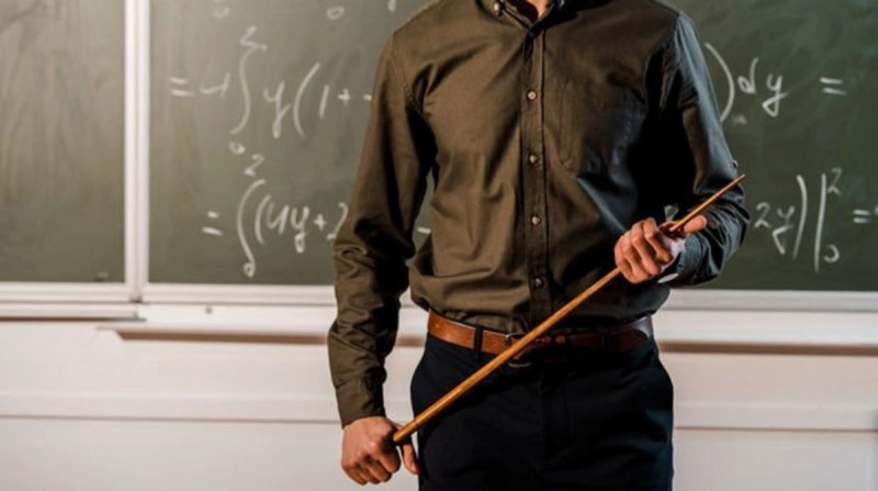 Məktəb direktoru şagirdi döyüb? - Araşdırma başlandı