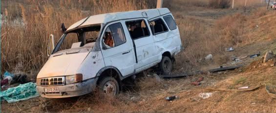 Sürücünün başı telefona qarışdı, avtomobil aşdı - TƏFƏRRÜAT