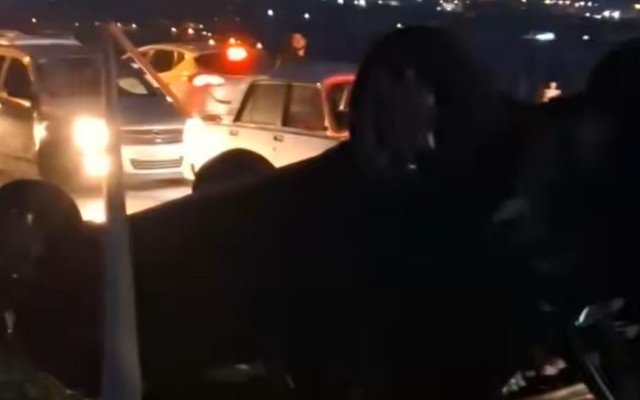 Qubada 3 maşın toqquşdu, biri aşdı - VİDEO