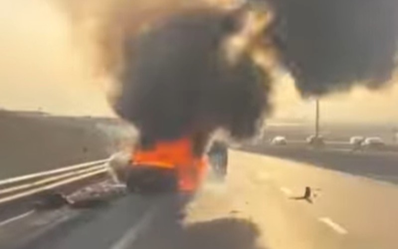 Gürcüstanda maşın yandı, iki nəfər öldü - VİDEO