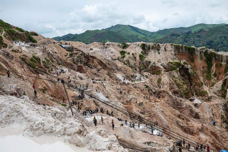 Bu ölkədə mədən ÇÖKDÜ: 227 ölü var