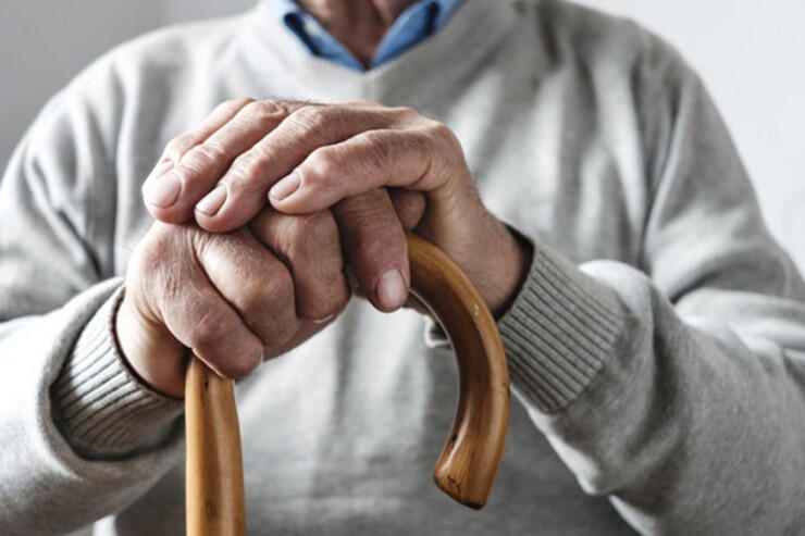 Gənc qızla evlənən 78 yaşlı kişi binadan yıxılıb öldü - ŞOK FAKTLAR