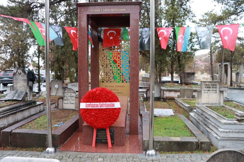 Səfirimiz Rəsulzadənin məzarını ziyarət etdi - FOTOLAR