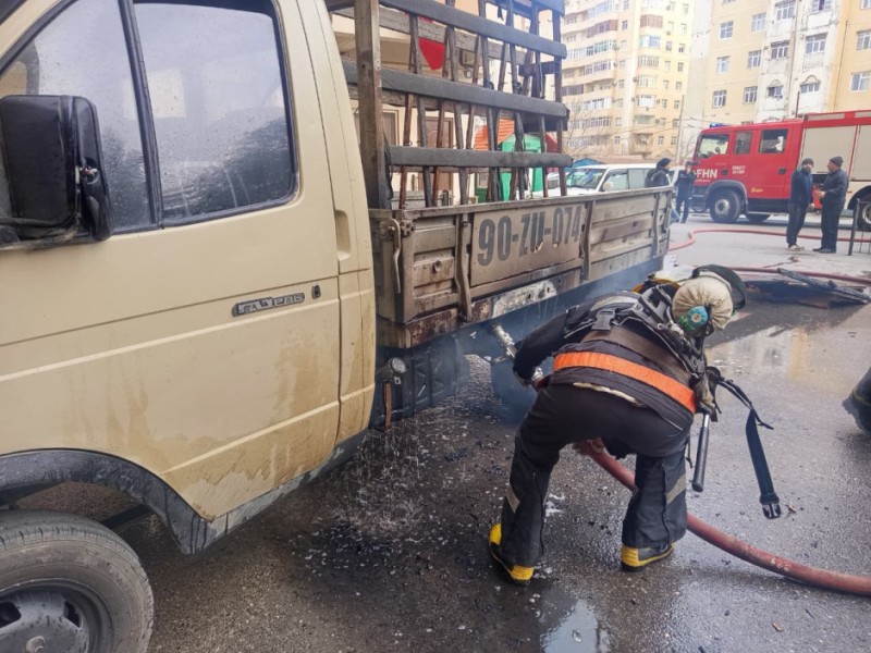 Sumqayıtda avtomobil yandı- VİDEO