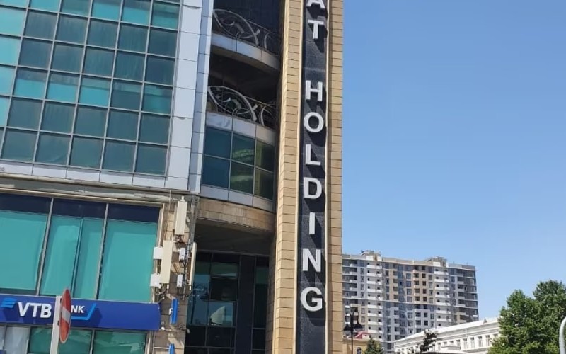 Ramiz Mehdiyevin qardaşının tikdirdiyi qəzalı bina - Lifti belə yoxdur... - FOTO