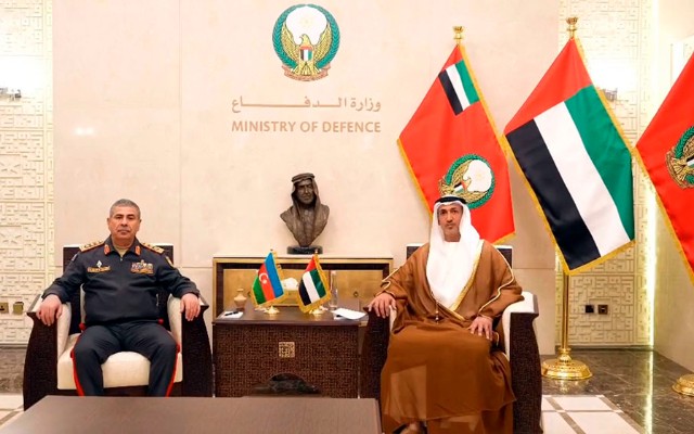 Azərbaycan və BƏƏ arasında hərbi əməkdaşlıq müzakirə olundu - FOTOLAR