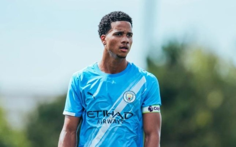 Mançester Siti gənc futbolçusunu icarəyə verdi