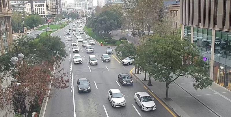 Bakının 16 yolunda tıxac var - SİYAHI
