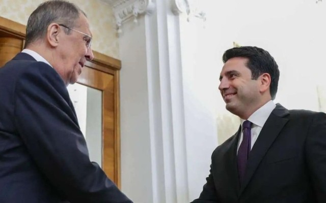 Lavrov Simonyana Qərblə yaxınlaşmağın təhlükələrindən danışıb