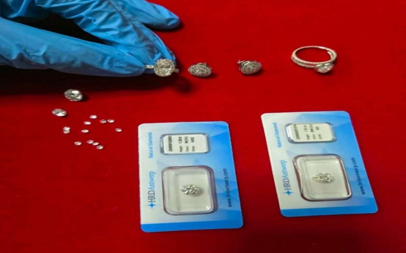 Qanunsuz brilyant qaşlar və qızıl-zinət əşyaları aşkar edildi