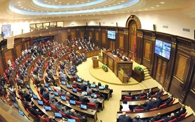 Ermənistan parlamentinə seçkilərin tarixi açıqlandı