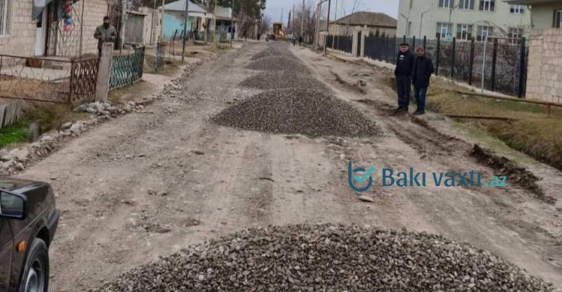 Yevlax sakinindən nümunəvi addım: Ehsan əvəzinə yol çəkdirdi - FOTOLAR