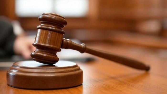 16 yaşlı bacısını qətlə yetirən yeniyetməyə hökm oxundu