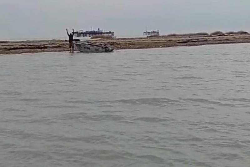 Dənizdə köməksiz qalan balıqçılar xilas edildi - FOTOLAR