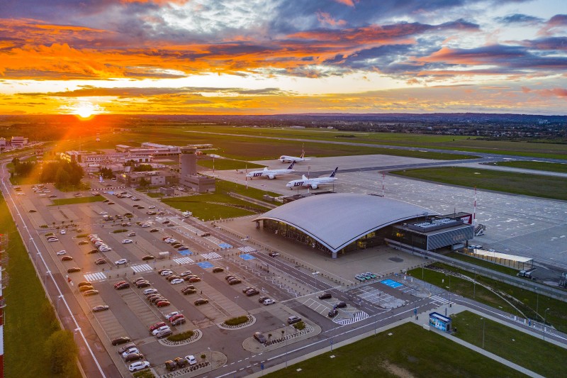 Bu ölkədə hava limanları bağlandı