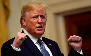 Tramp yenidən özünü təriflədi