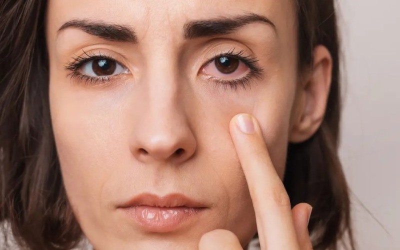 Telefonla çox oynayanların gözü təhlükədədir