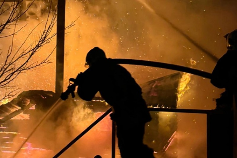 Zirədə söhbətgah yandı