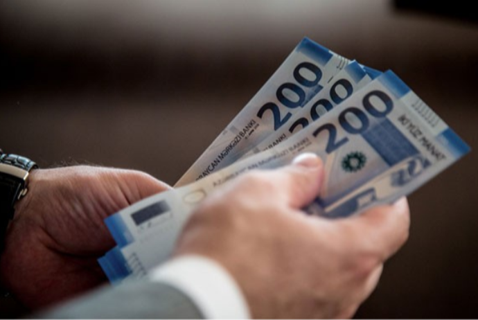 Bu şəxslərin maaşları artırılacaq