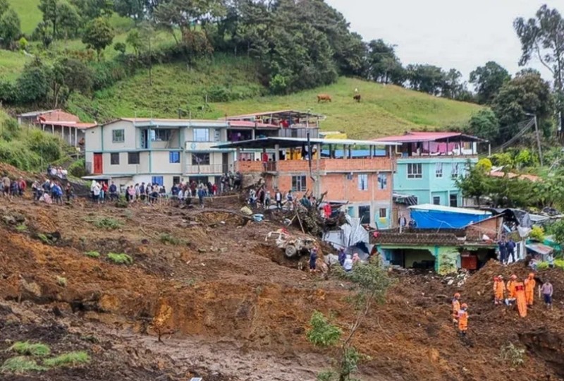 Kolumbiyada leysan və torpaq sürüşməsi nəticəsində onlarla insan ölüb