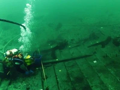 İtaliya sahillərində qədim Roma gəmisinin qalıqları aşkar edildi