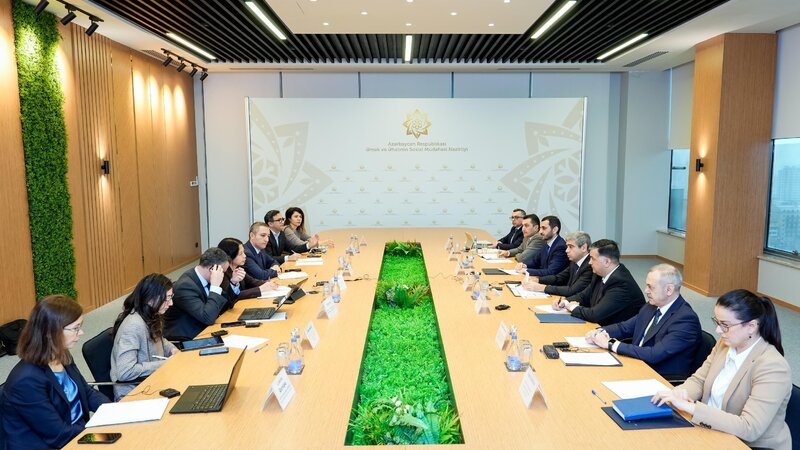Anar Əliyev BVF nümayəndə heyəti ilə sosial islahatları müzakirə etdi - FOTO